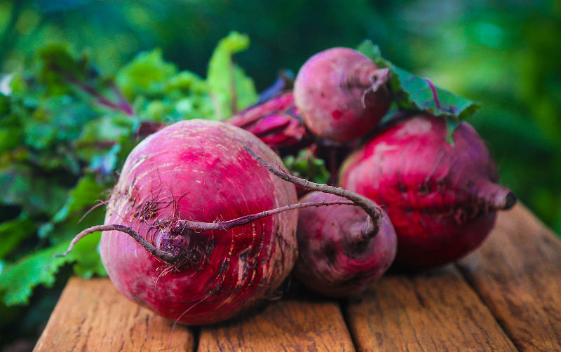 Superfoods fresh beets and beet greens